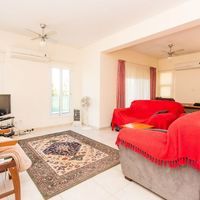 Вилла на Кипре, Полис