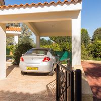 Вилла на Кипре, Полис