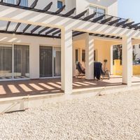 Вилла на Кипре, Полис