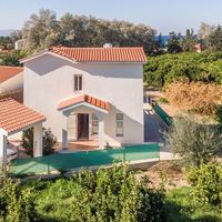 Вилла на Кипре, Полис