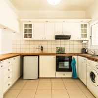 Вилла на Кипре, Полис