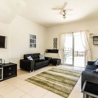 Вилла на Кипре, Полис