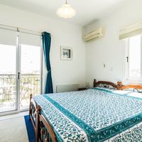 Вилла на Кипре, Полис