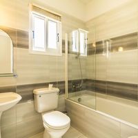 Вилла на Кипре, Полис