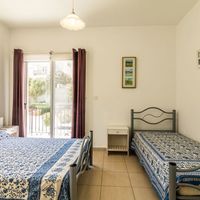 Вилла на Кипре, Полис