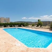 Вилла на Кипре, Полис