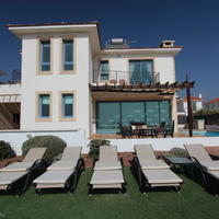 Villa at the first line of the sea / lake in Republic of Cyprus, Eparchia Pafou, Steni, 257 sq.m.
