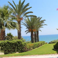 Вилла на первой линии моря/озера на Кипре, Протарас, 158 кв.м.