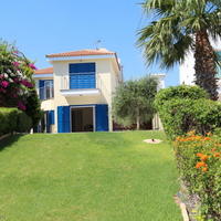 Вилла на первой линии моря/озера на Кипре, Протарас, 158 кв.м.