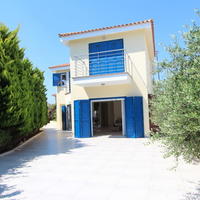 Вилла на первой линии моря/озера на Кипре, Протарас, 158 кв.м.