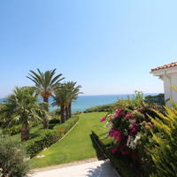 Вилла на первой линии моря/озера на Кипре, Протарас, 158 кв.м.