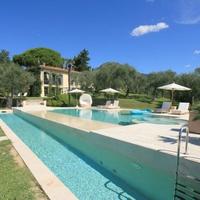 Villa at the first line of the sea / lake in Italy, Pisa, 480 sq.m.