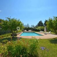 Villa in the suburbs in Guyane, 320 sq.m.