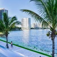 Пентхаус в центре города, на первой линии моря/озера в США, Миссури, Флорида, 280 кв.м.