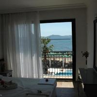 Отель (гостиница) в центре города, на первой линии моря/озера в Турции, 436 кв.м.