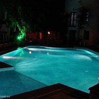 Отель (гостиница) на второй линии моря/озера в Турции