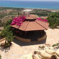 Villa at the first line of the sea / lake, in the suburbs in Republic of Cyprus, Eparchia Pafou, 390 sq.m.