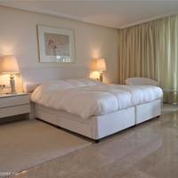 Flat at the first line of the sea / lake in Spain, Balearic Islands, Palma, 248 sq.m.