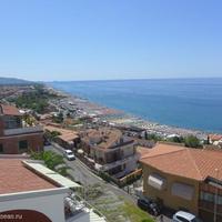 Townhouse at the second line of the sea / lake in Italy, Vibo Valentia, 107 sq.m.