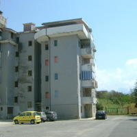 Квартира на второй линии моря/озера, в центре города в Италии, Лигурия, Вибо-Валентия, 37 кв.м.