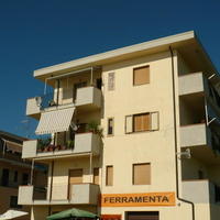 Квартира на первой линии моря/озера в Италии, Лигурия, Вибо-Валентия, 65 кв.м.