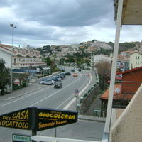 Flat in the city center, at the first line of the sea / lake in Italy, Liguria, Vibo Valentia, 95 sq.m.