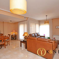 Townhouse in the suburbs in Spain, Comunitat Valenciana, Alicante, 300 sq.m.