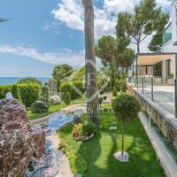 Villa by the lake, at the seaside in Spain, Catalunya, Girona, 532 sq.m.