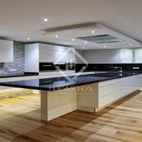 Вилла у озера, у моря в Испании, Каталония, Льорет-де-Мар, 420 кв.м.