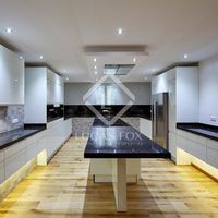 Вилла у озера, у моря в Испании, Каталония, Льорет-де-Мар, 420 кв.м.