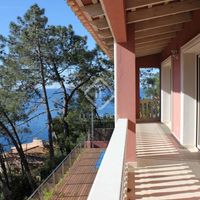 Вилла у озера, у моря в Испании, Каталония, Льорет-де-Мар, 316 кв.м.