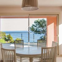 Вилла у озера, у моря в Испании, Каталония, Льорет-де-Мар, 316 кв.м.