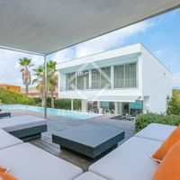 Villa by the lake, at the seaside in Spain, Catalunya, Girona, 413 sq.m.