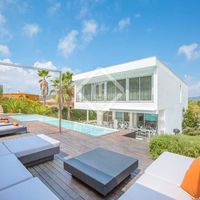 Villa by the lake, at the seaside in Spain, Catalunya, Girona, 413 sq.m.