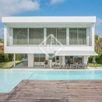 Villa by the lake, at the seaside in Spain, Catalunya, Girona, 413 sq.m.