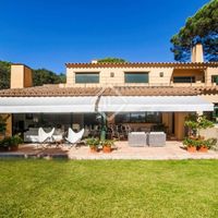 Villa by the lake, at the seaside in Spain, Catalunya, Lloret de Mar, 555 sq.m.