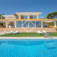 Villa in the big city, at the seaside in Spain, Catalunya, Girona, 971 sq.m.
