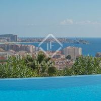 Villa in the big city, at the seaside in Spain, Catalunya, Girona, 971 sq.m.