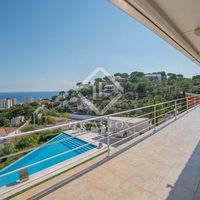 Villa in the big city, at the seaside in Spain, Catalunya, Girona, 971 sq.m.