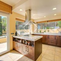 Villa in the big city, at the seaside in Spain, Catalunya, Girona, 971 sq.m.