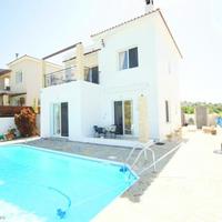 Villa in the city center, in the suburbs in Republic of Cyprus, Eparchia Pafou, Paphos, 300 sq.m.