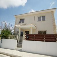 Villa in the city center, in the suburbs in Republic of Cyprus, Eparchia Pafou, 320 sq.m.
