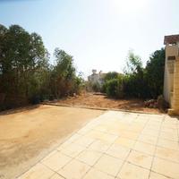 House in the city center, in the suburbs in Republic of Cyprus, Eparchia Pafou, Paphos, 700 sq.m.