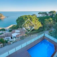 Вилла в большом городе, у озера, у моря в Испании, Каталония, Льорет-де-Мар, 338 кв.м.