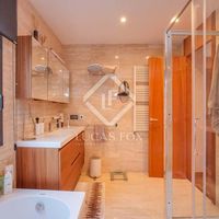 Вилла в большом городе, у озера, у моря в Испании, Каталония, Льорет-де-Мар, 338 кв.м.