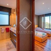 Вилла в большом городе, у озера, у моря в Испании, Каталония, Льорет-де-Мар, 338 кв.м.