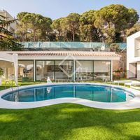 Вилла у моря в Испании, Каталония, Льорет-де-Мар, 500 кв.м.