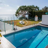 Вилла у озера, у моря в Испании, Каталония, Льорет-де-Мар, 350 кв.м.