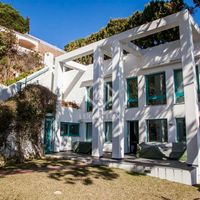 Вилла у озера, у моря в Испании, Каталония, Льорет-де-Мар, 350 кв.м.