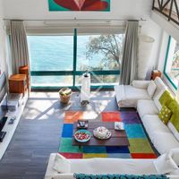 Вилла у озера, у моря в Испании, Каталония, Льорет-де-Мар, 350 кв.м.